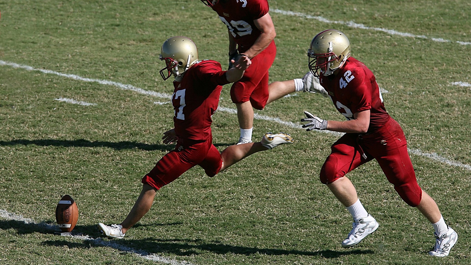 未来足球:多元能源整合,场馆全面实现可再生能源利用,能源方案球场
